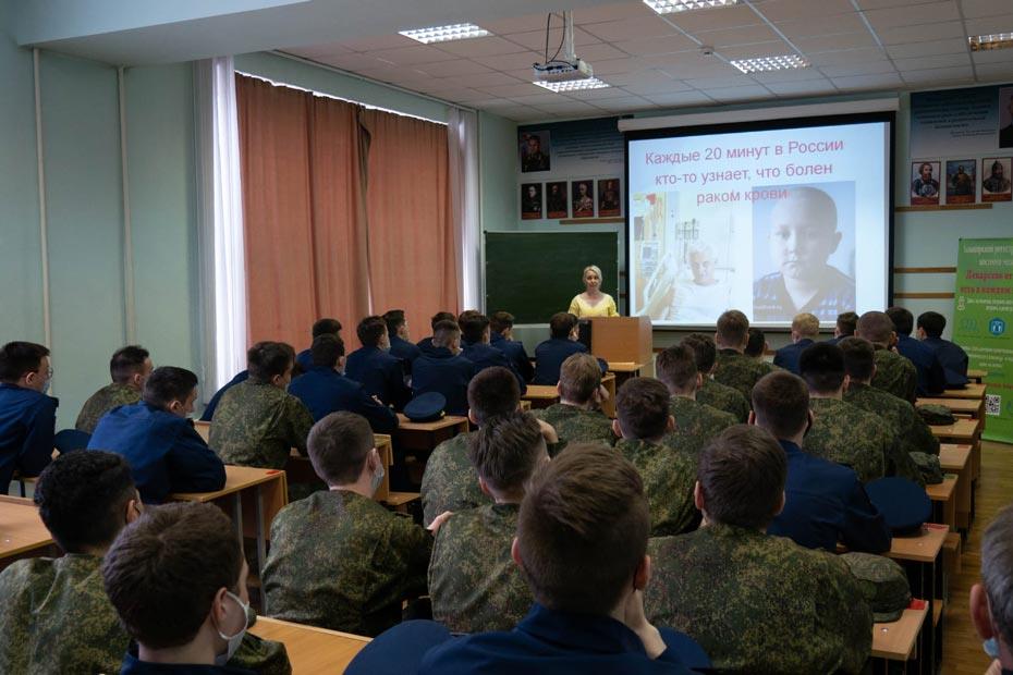 Студенты на лекции координатора Башкирского РДКМ Яны Ванюшовой. Фото участников акции