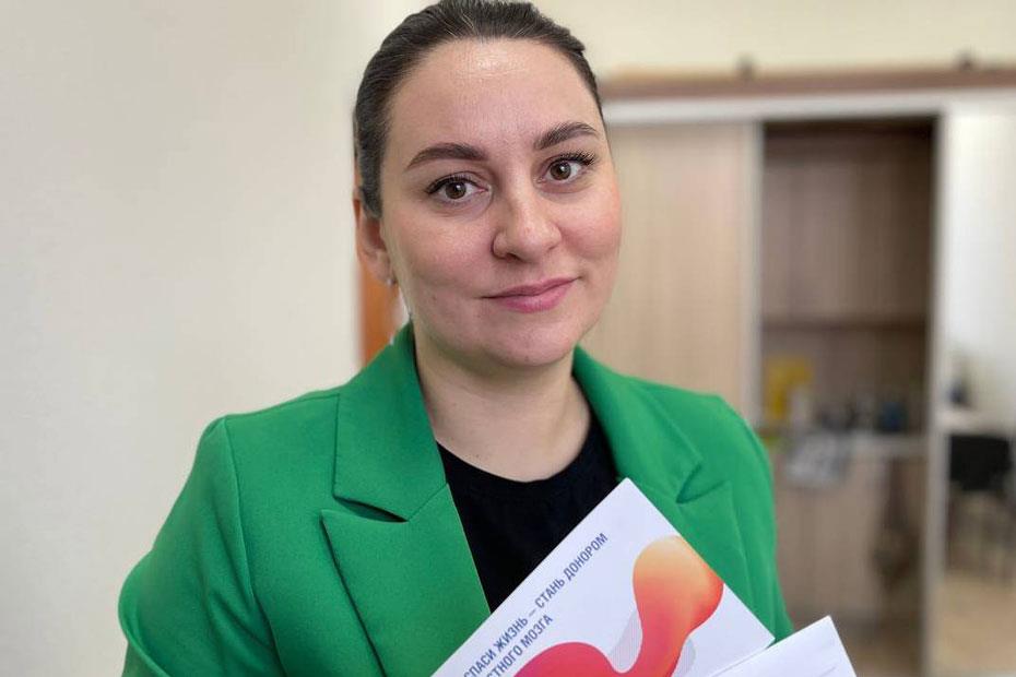 Будущий потенциальный донор костного мозга Анна Литвинова, руководитель управления по внеучебной и воспитательной работе НГАУ