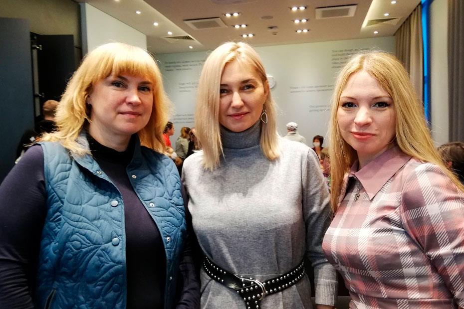 Слева направо: журналистка Ирина Борисова, волонтеры Руслана Трохова и Наталья Калинина
