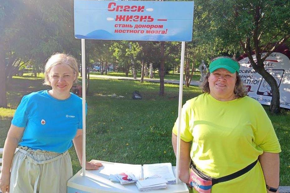 Донорскую акцию в Омске провели сотрудники Сбера, занимающиеся продвижением донорства костного мозга