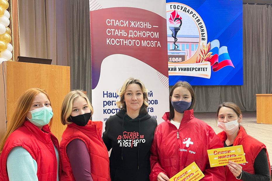 Екатерина Кузнецова с командой волонтеров-медиков